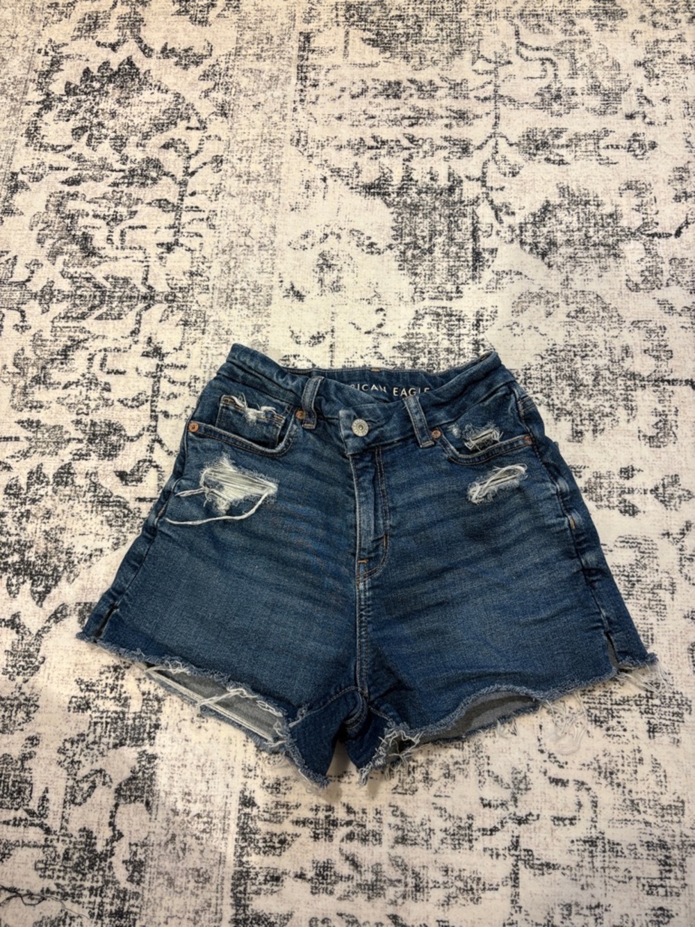 000 American Eagle Outfitters SuperHigh-Rise Distressed Denim Shorts - Dark Blue